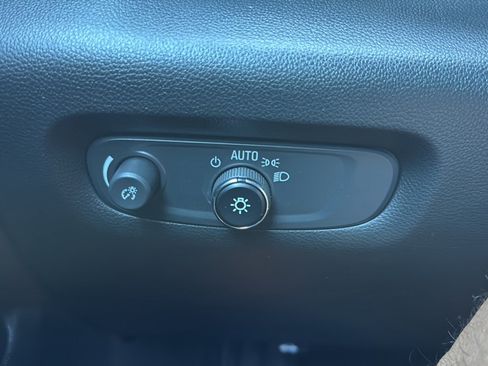 Used 2023 Chevrolet Traverse LT AWD/4WD image 31