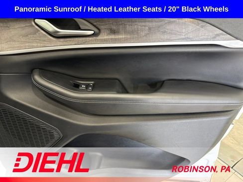Used 2023 Jeep Grand Cherokee Limited w/ Black Appearance Package AWD/4WD image 16