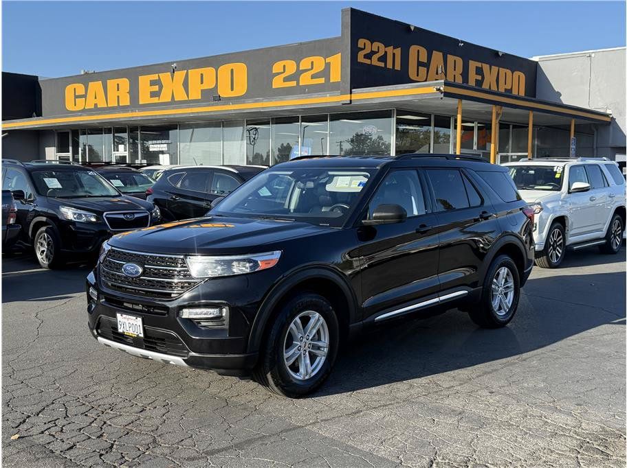 Used 2020 Ford Explorer XLT w/ Equipment Group 202A AWD/4WD image 1