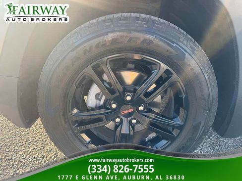 Used 2023 GMC Terrain AT4 image 31