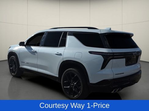 Used 2026 Chevrolet Traverse RS w/ LPO, Floor Liner Package FWD image 6