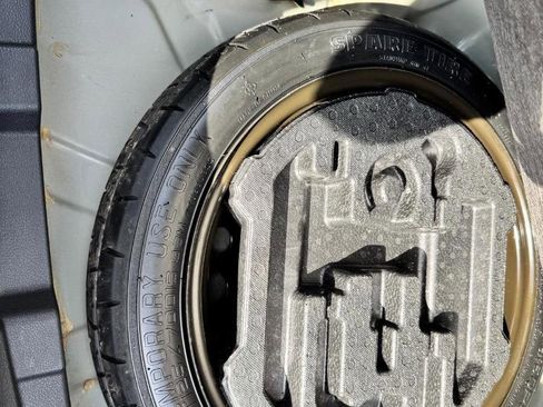 Used 2022 Nissan Sentra SR w/ SR Premium Package image 26