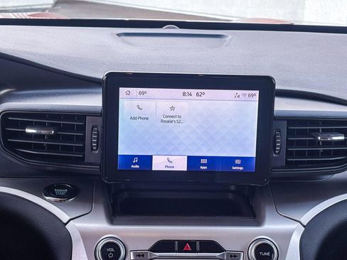 Used 2022 Ford Explorer XLT image 17