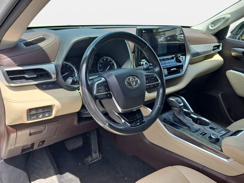 Used 2021 Toyota Highlander Platinum AWD/4WD image 16