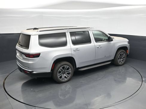 Used 2025 Jeep Wagoneer Series II AWD/4WD image 40