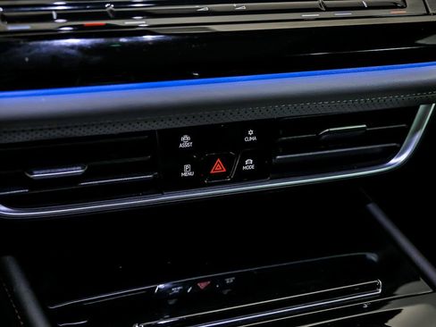 Used 2026 Volkswagen Atlas Peak Edition image 22