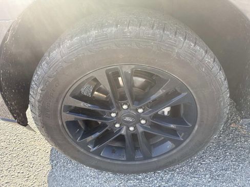 Used 2024 Ford Expedition XLT image 11