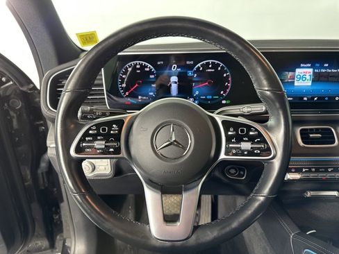 Used 2023 Mercedes-Benz GLS 450 4MATIC image 11