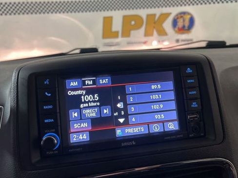 Used 2018 Dodge Grand Caravan SXT FWD image 22