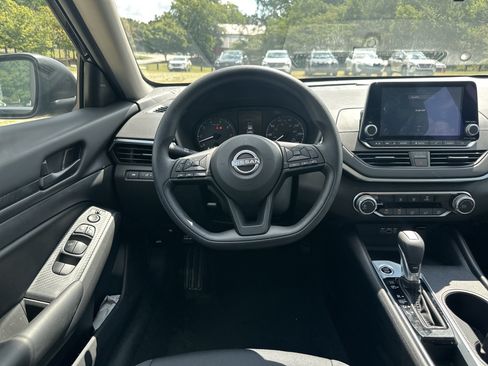 Used 2025 Nissan Altima 2.5 S FWD image 23