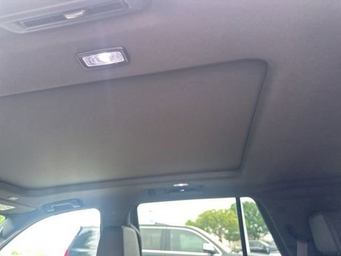 Used 2022 Chevrolet Tahoe LT w/ Luxury Package image 11