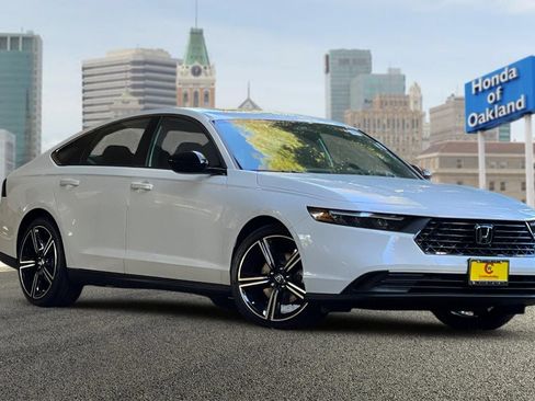 Used 2025 Honda Accord Sport image 3