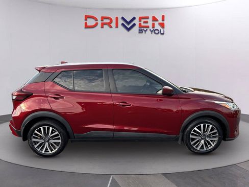 Used 2023 Nissan Kicks SV FWD image 3