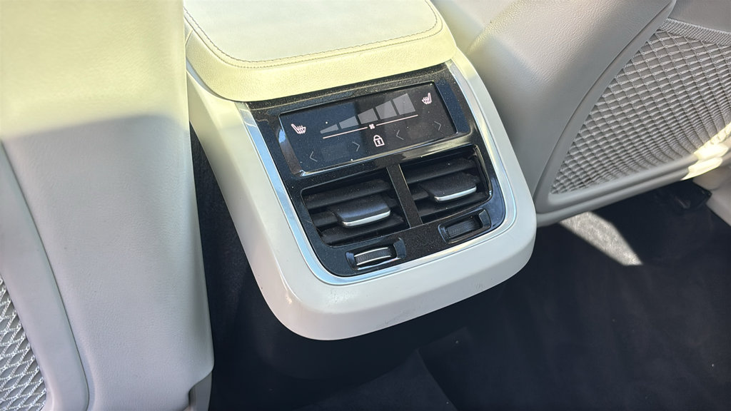 Certified 2024 Volvo XC90 B6 Plus AWD/4WD image 9