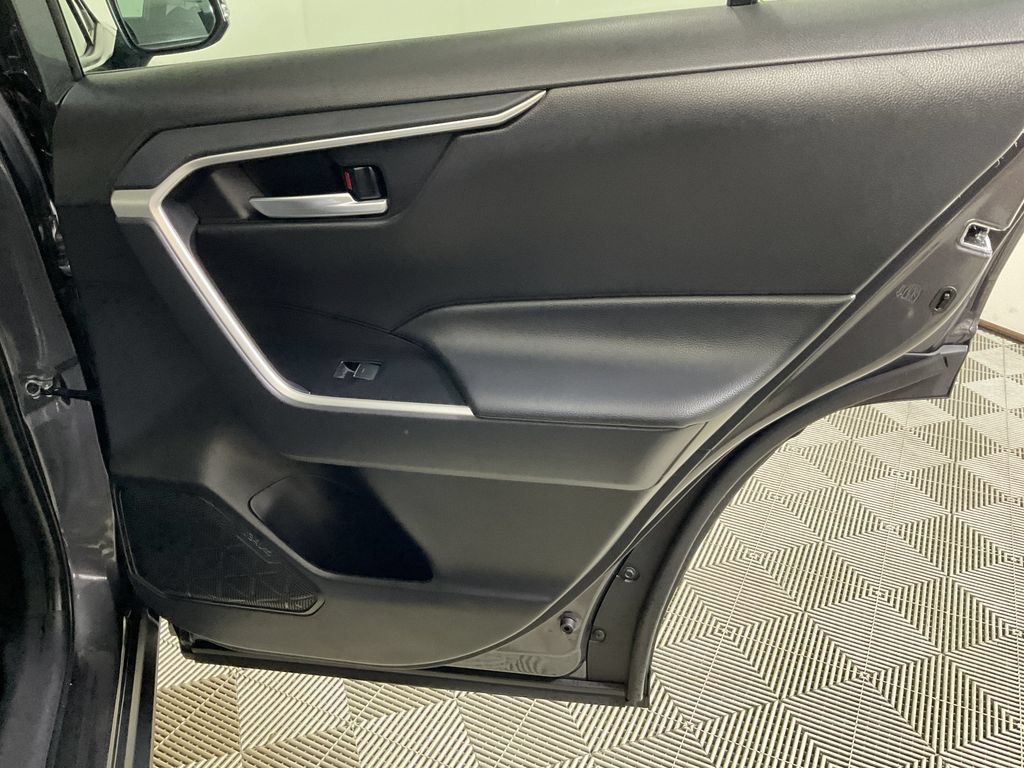 Used 2025 Toyota RAV4 XLE FWD image 25