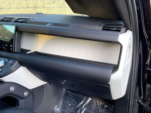 Used 2024 Land Rover Defender 110 SE image 18