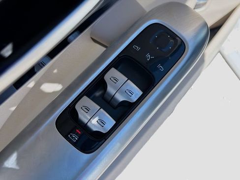 Used 2025 Mercedes-Benz C 300 4MATIC Sedan image 23