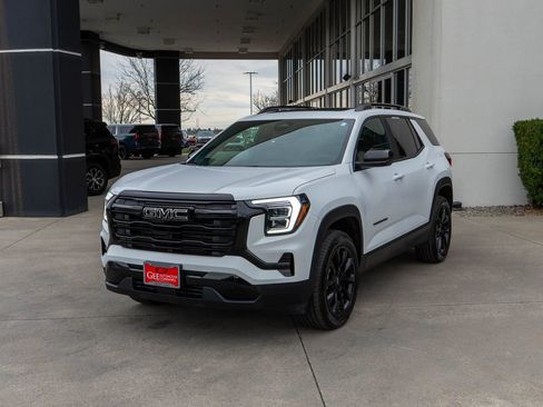 Used 2026 GMC Terrain Elevation w/ Elevation Premium Package image 3