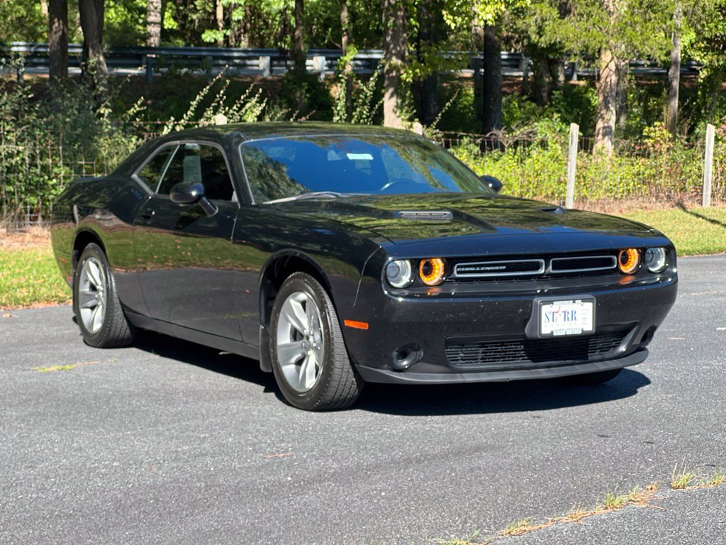 Used 2021 Dodge Challenger SXT RWD image 1
