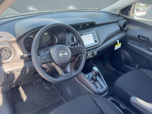 New 2025 Nissan Kicks Play S image 4