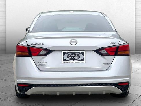 Used 2024 Nissan Altima 2.5 SV AWD/4WD image 3
