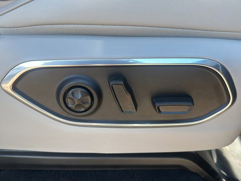 Used 2023 Jeep Wagoneer Series III w/ Premium Group I image 15