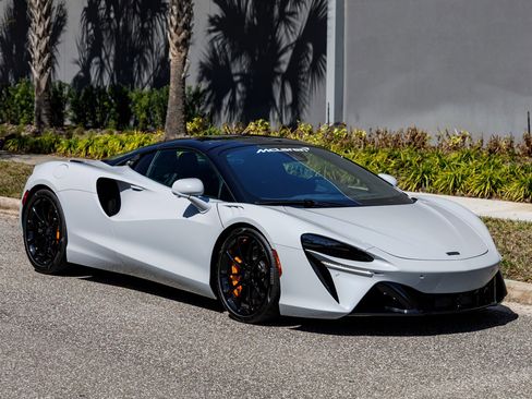 New 2025 McLaren Artura Spider image 3