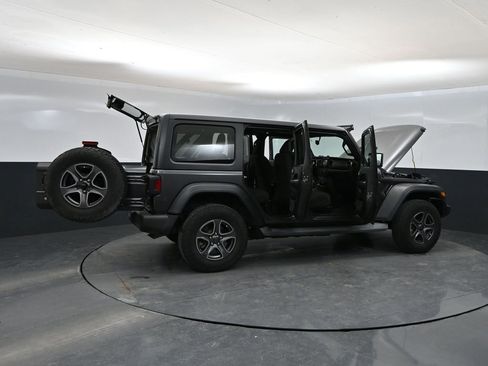 Used 2018 Jeep Wrangler Unlimited Sport S image 42