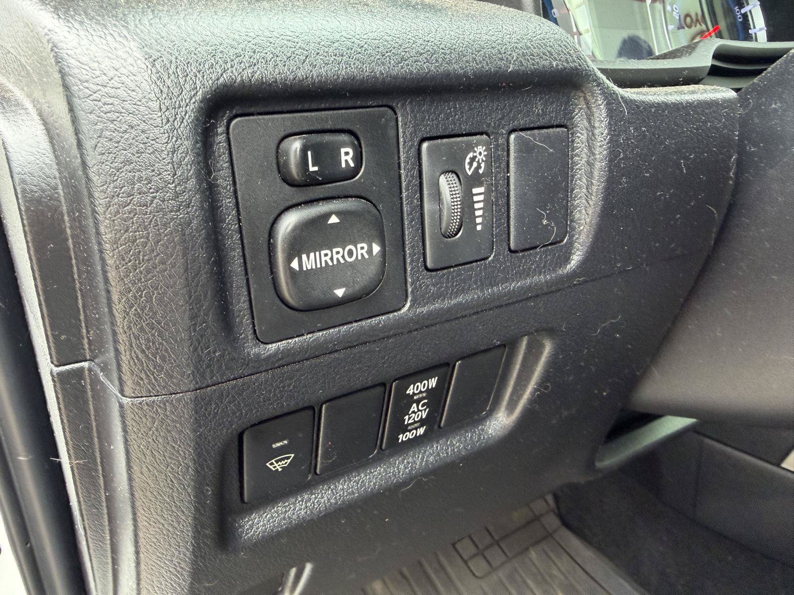 Used 2017 Toyota 4Runner SR5 AWD/4WD image 30