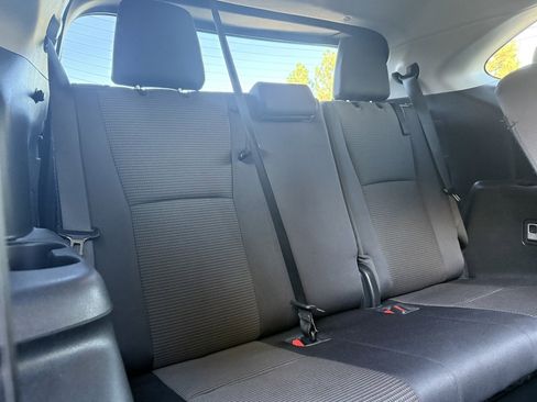 Used 2023 Toyota Highlander LE image 31