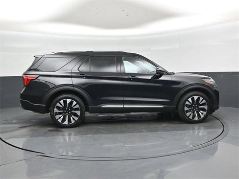 Used 2025 Ford Explorer Platinum w/ LUX Leather Package image 2