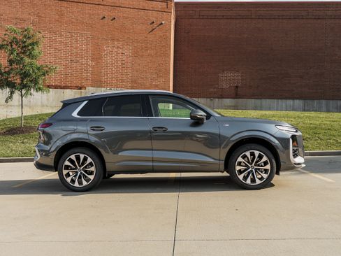 Certified 2026 Audi Q3 quattro 2.0T AWD/4WD image 3