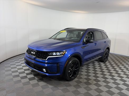 Certified 2023 Kia Sorento SX AWD/4WD image 2