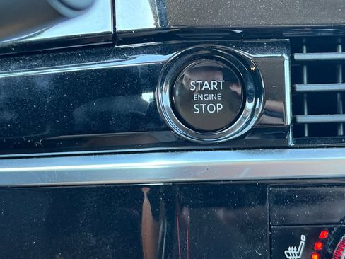 Certified 2025 Nissan Pathfinder SL image 27