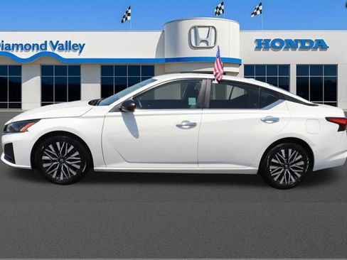 Used 2025 Nissan Altima 2.5 SV FWD image 8