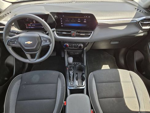 Used 2025 Chevrolet TrailBlazer LT AWD/4WD image 24