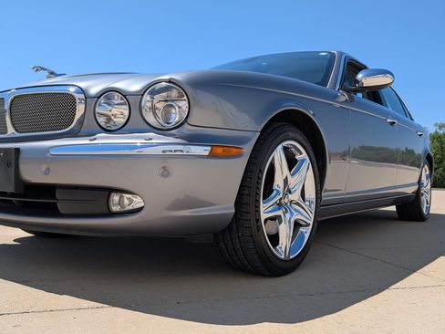 Used 2007 Jaguar XJ8 L RWD image 4