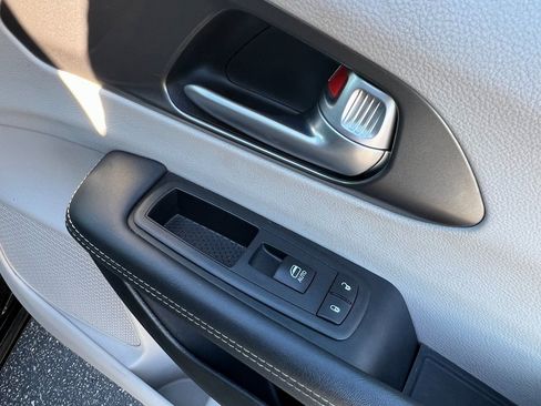 Certified 2024 Chrysler Pacifica Touring-L image 15