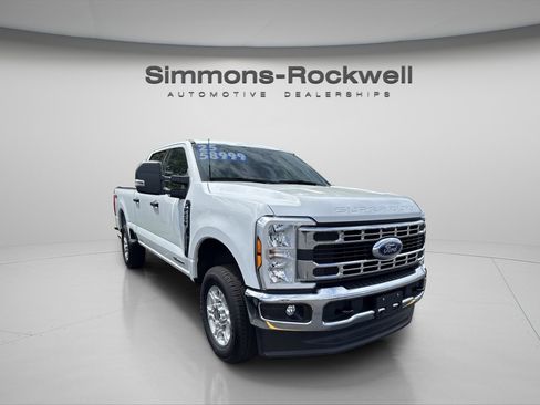 Used 2025 Ford F250 XLT w/ Snow Plow Prep Package AWD/4WD image 6