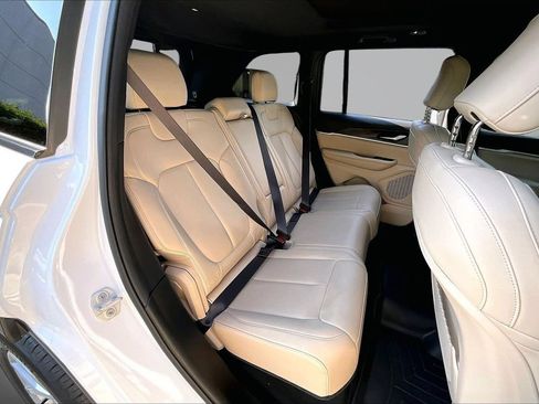 Used 2023 Jeep Grand Cherokee Limited AWD/4WD image 24