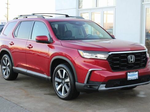 Used 2023 Honda Pilot Touring image 1