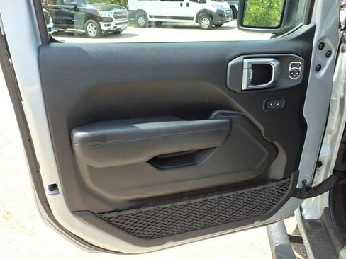 Used 2023 Jeep Gladiator Sport AWD/4WD image 18