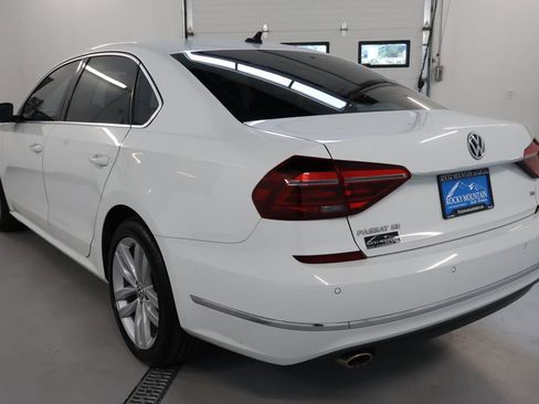 Used 2018 Volkswagen Passat 2.0T SE FWD image 5