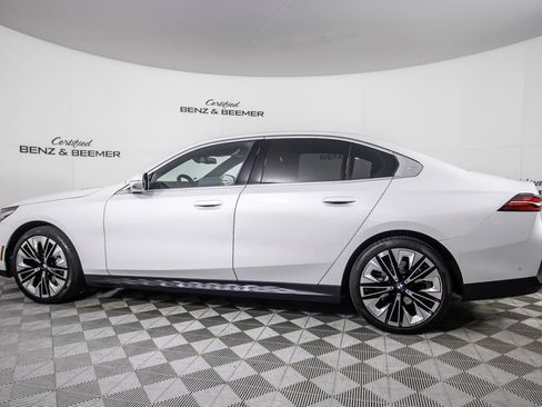 Used 2024 BMW 530i w/ Premium Package RWD image 11
