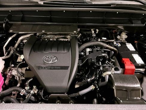 Used 2024 Toyota Highlander Platinum AWD/4WD image 10
