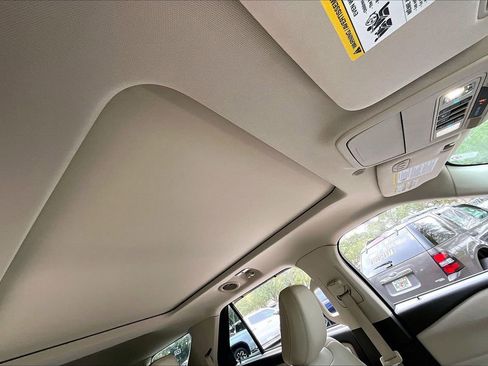 Used 2020 Ford Explorer Platinum w/ Premium Technology Package image 24