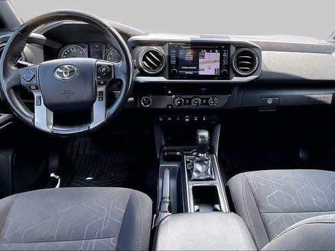 Used 2018 Toyota Tacoma TRD Sport w/ Technology Package RWD image 14