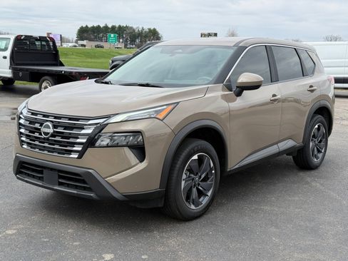 Used 2025 Nissan Rogue SV image 4