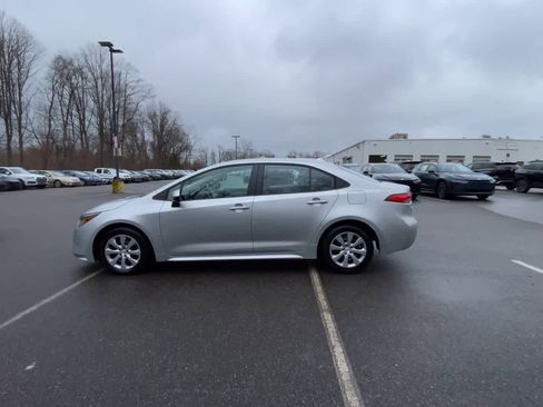 Used 2025 Toyota Corolla LE image 8