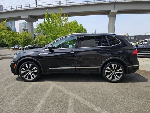 Used 2021 Volkswagen Tiguan SEL Premium R-Line w/ 3rd Row Seat Package AWD/4WD image 5